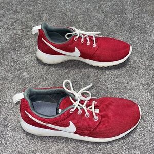 Nike Youth Red and White Roshe Sneakers Trainers